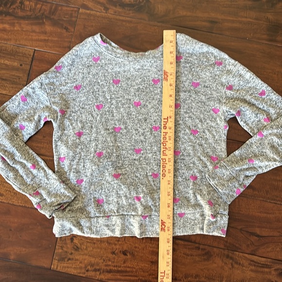 GAP | girls long sleeved shirt sweater gray marled with pink heart print - Picture 3 of 10